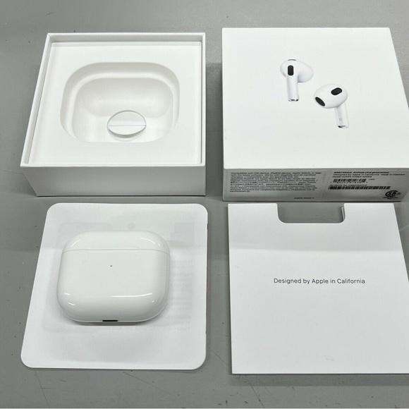 *BRAND NEW* Apple AirPods 3rd Generation with MagSafe Wireless Charging Case - Picture 4 of 5